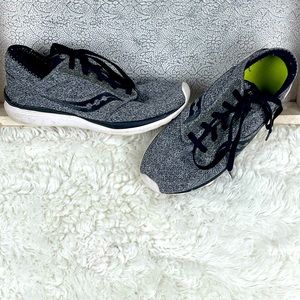 Saucony Black Grey Kinetic Relay Sneakers GUC Size 7